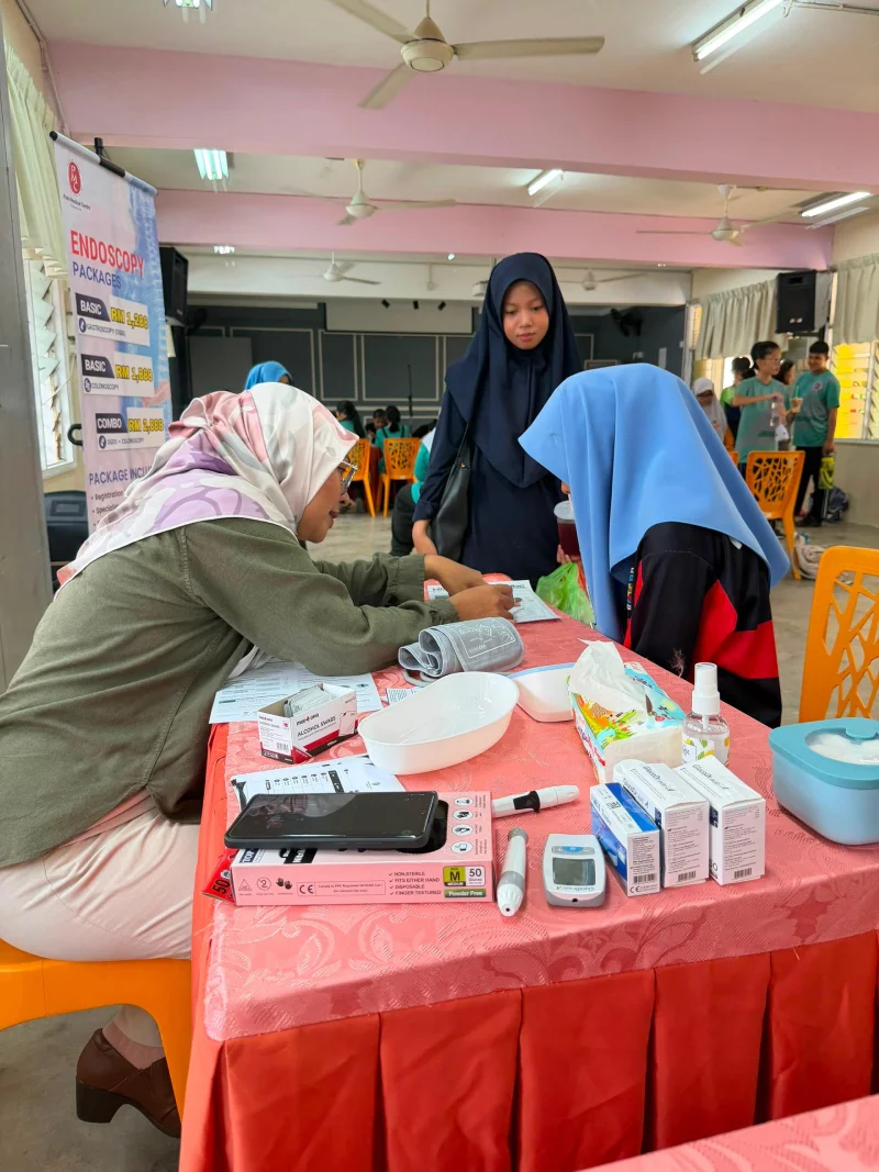 Putra Medical Centre basic health screening activity at SMK Bandar Sri Damansara 2, photo 3