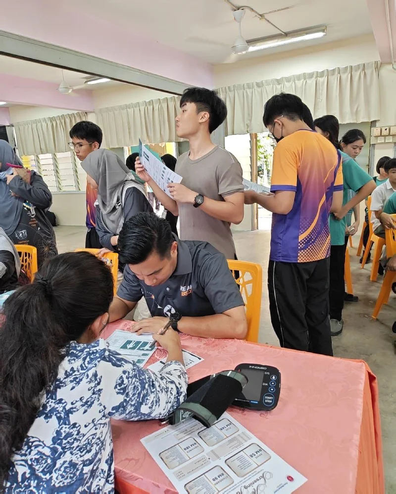 Putra Medical Centre basic health screening activity at SMK Bandar Sri Damansara 2, photo 6